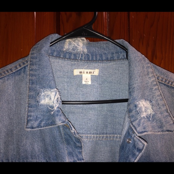 light wash jean jacket with nasa patch 🪐✨ - Picture 5 of 9